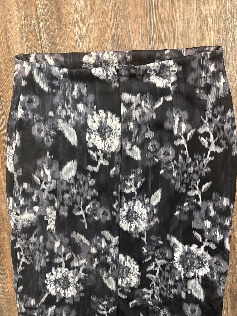 New York & Company Black and Gray Floral Pencil Skirt - Picture 4 of 6